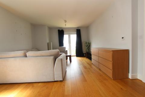 2 bedroom apartment to rent, Headstone Lane