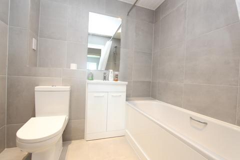 2 bedroom apartment to rent, Headstone Lane