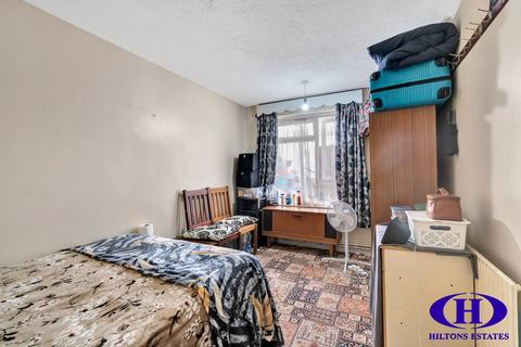 3 bedroom apartment for sale, The Broadway, Southall