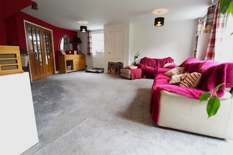 4 bedroom detached house for sale, The Green, Beeston