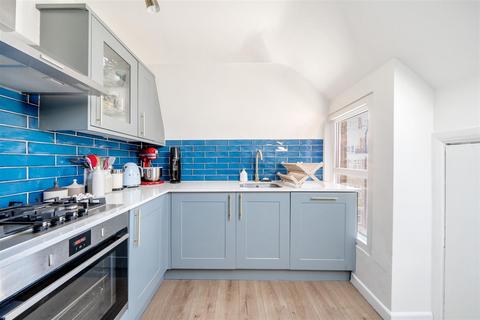 2 bedroom flat for sale, Glenloch Road, Belsize Park, NW3