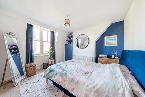 2 bedroom flat for sale, Glenloch Road, Belsize Park, NW3