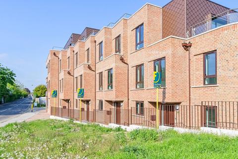 undefined, 60 Larkshall Road, London E4