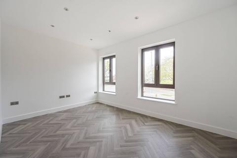 undefined, 60 Larkshall Road, London E4