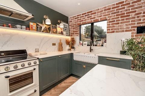 4 bedroom semi-detached house to rent, 2a Cliff View Road, Cliffsend, Ramsgate, Kent, CT12