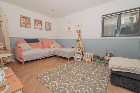 4 bedroom semi-detached house to rent, 2a Cliff View Road, Cliffsend, Ramsgate, Kent, CT12