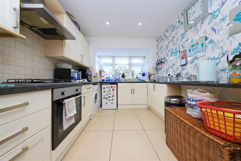 3 bedroom semi-detached house for sale, Spears Walk, Brighton