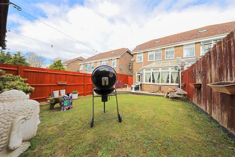 3 bedroom semi-detached house for sale, Spears Walk, Brighton
