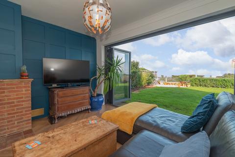 3 bedroom bungalow for sale, Queen Berthas Avenue, Birchington, CT7