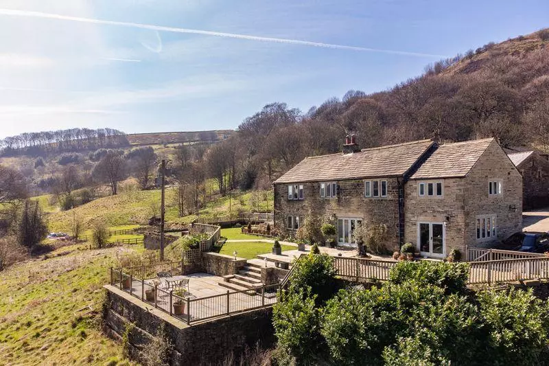 Scout Hall Farm, Lee Lane, Halifax 4 bed semi-detached house