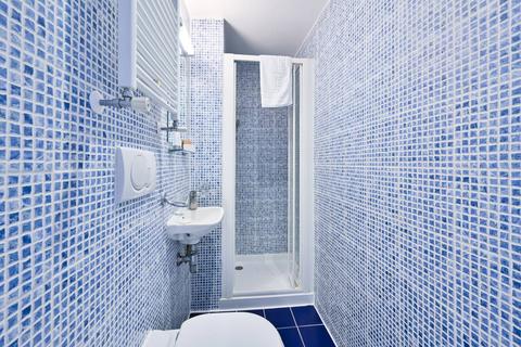 Studio to rent, Cartwright Gardens, Bloomsbury, London, WC1H