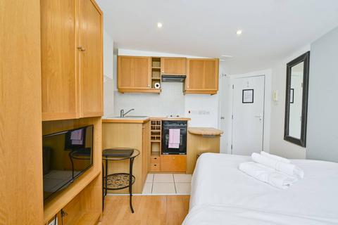 Studio to rent, Cartwright Gardens, Bloomsbury, London, WC1H