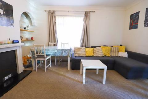 23 Burns Avenue, Exeter, EX2 6BX