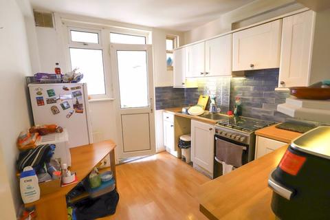 23 Burns Avenue, Exeter, EX2 6BX