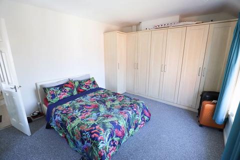 23 Burns Avenue, Exeter, EX2 6BX
