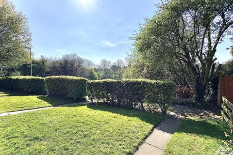 1 bedroom ground floor flat for sale, Roper Walk, WOODSETTON, DY3 1BQ