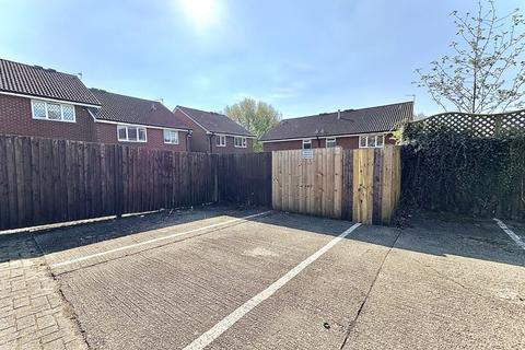 1 bedroom ground floor flat for sale, Roper Walk, WOODSETTON, DY3 1BQ