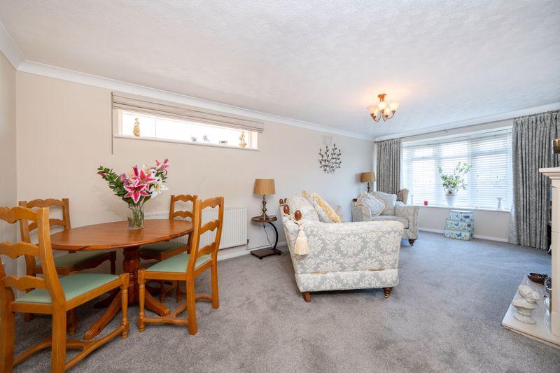Sitting/dining room