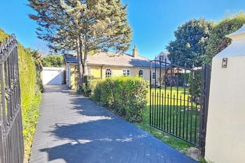 2 bedroom detached bungalow for sale, Kings Road, Lee-On-The-Solent, PO13