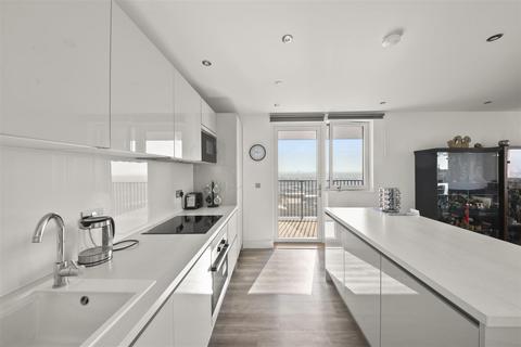 3 bedroom flat for sale, Ashwell House, Healum Avenue, Southall UB2