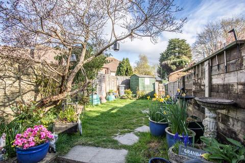 6 Alder Close, Heathfield, TN21 8BY