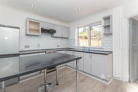 3 bedroom semi-detached house to rent, Aylesbury HP19