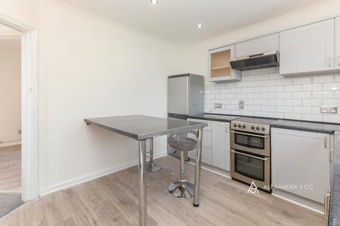 3 bedroom semi-detached house to rent, Aylesbury HP19