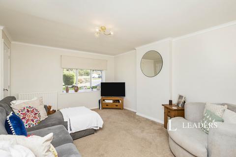 3 bedroom semi-detached house to rent, Bishops Drive, Oakwood, DE21