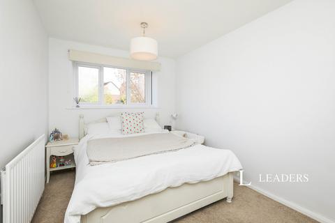 3 bedroom semi-detached house to rent, Bishops Drive, Oakwood, DE21