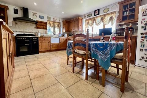 3 bedroom detached bungalow for sale, Hamstreet