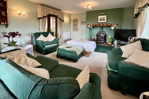 3 bedroom detached bungalow for sale, Hamstreet