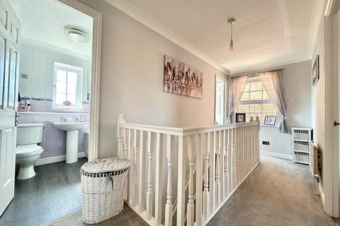 9 Downsway, Northampton, NN4 0TD