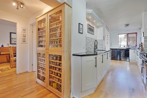 4 bedroom detached house for sale, Meadow View Road, Meadowhead. S8 7TP