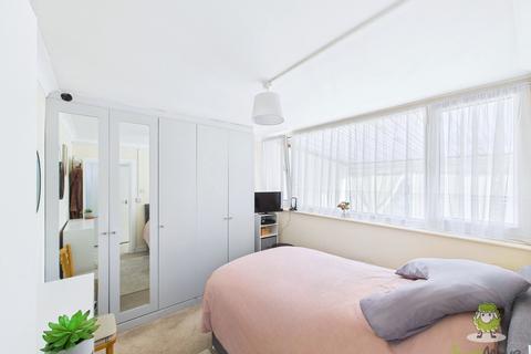 2 bedroom bungalow for sale, Kyetop Walk, Gillingham, Kent, ME8