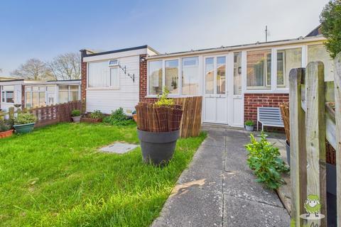 2 bedroom bungalow for sale, Kyetop Walk, Gillingham, Kent, ME8