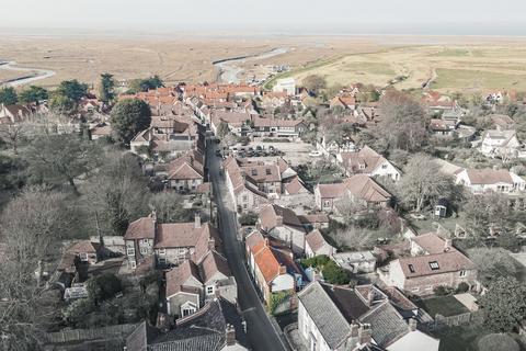 undefined, Chain Free in Blakeney