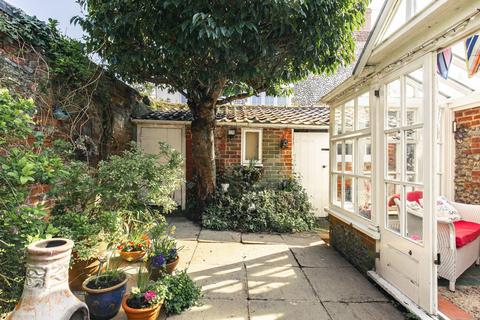 undefined, Chain Free in Blakeney