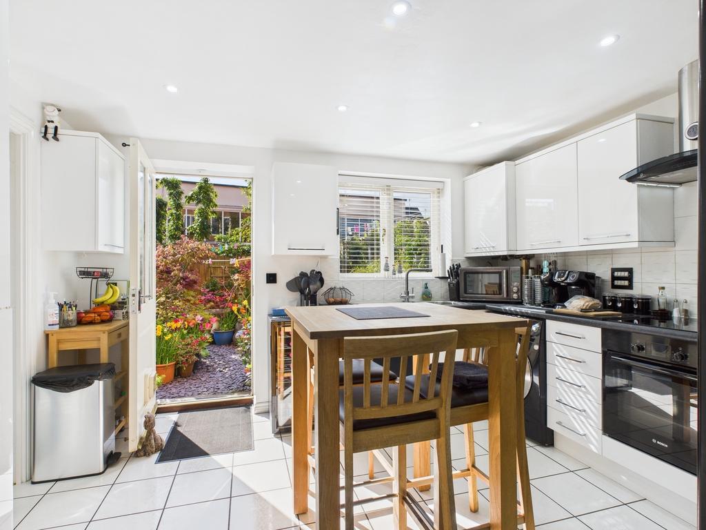 Breakfast/kitchen
