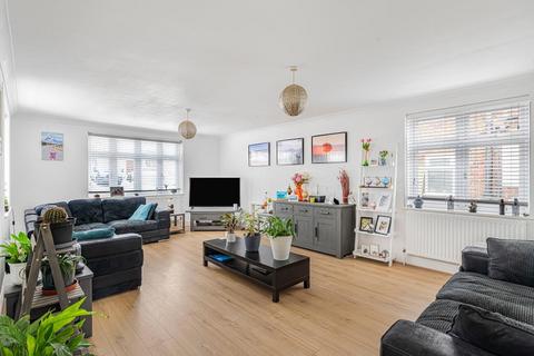 10 Vinson Close, Orpington, BR6 0EG