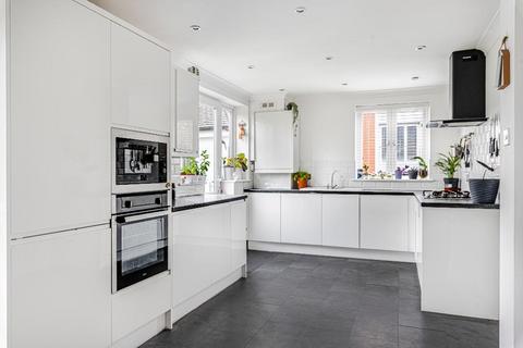 10 Vinson Close, Orpington, BR6 0EG