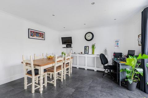 10 Vinson Close, Orpington, BR6 0EG
