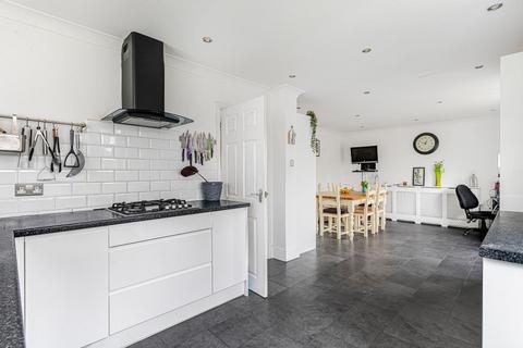 10 Vinson Close, Orpington, BR6 0EG