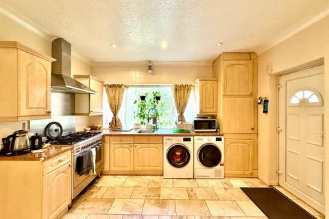 4 bedroom detached house for sale, Risca Road, Newport NP20