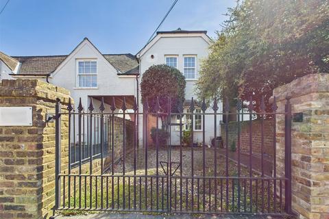 2 bedroom house to rent, Victor Road, Teddington