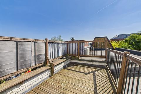 2 bedroom house to rent, Victor Road, Teddington