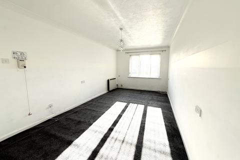 1 bedroom flat for sale, Dove Gardens, Park Gate, Southampton, Hampshire, SO31
