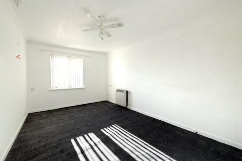 1 bedroom flat for sale, Dove Gardens, Park Gate, Southampton, Hampshire, SO31