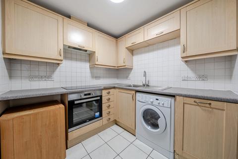 2 bedroom flat for sale, West Dene Court, 265 Locks Road, Locks Heath, Southampton, Hampshire, SO31