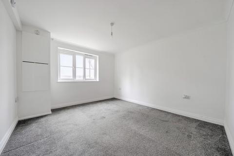2 bedroom flat for sale, West Dene Court, 265 Locks Road, Locks Heath, Southampton, Hampshire, SO31