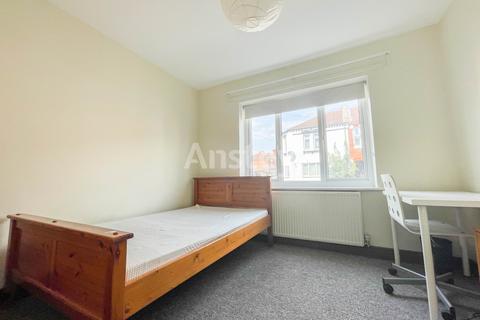 5 bedroom terraced house to rent, Milton Road, Southampton SO15